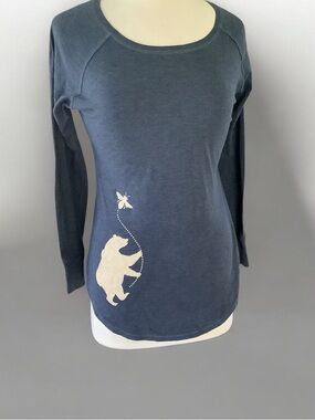Finger lakes Blue Long Sleeve Bear & Butterfly Graphic Top